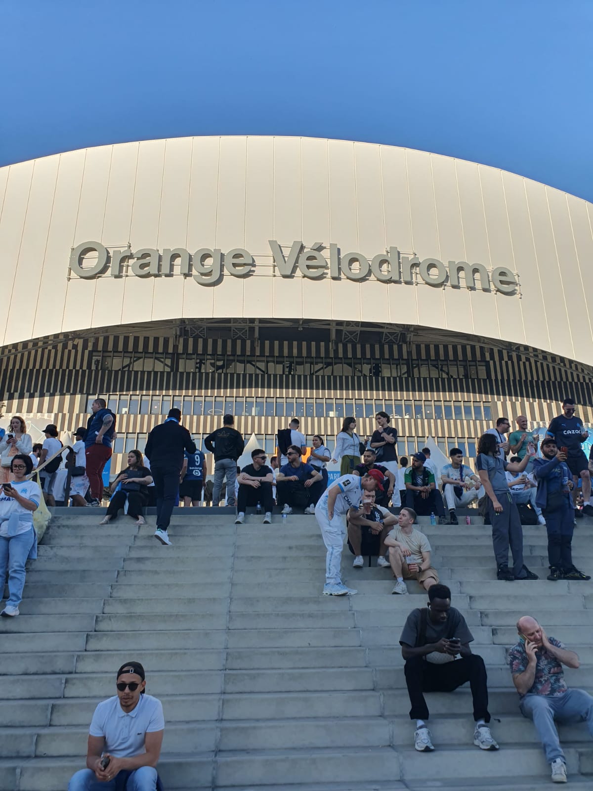 Un soir au Vélodrome : plongée dans le cœur vibrant de Marseille